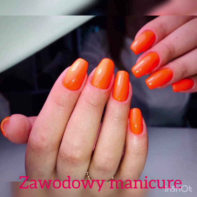 Manicure w ciepłym kolorze